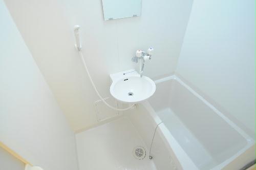 バス・シャワールーム　浴室乾燥機付き！