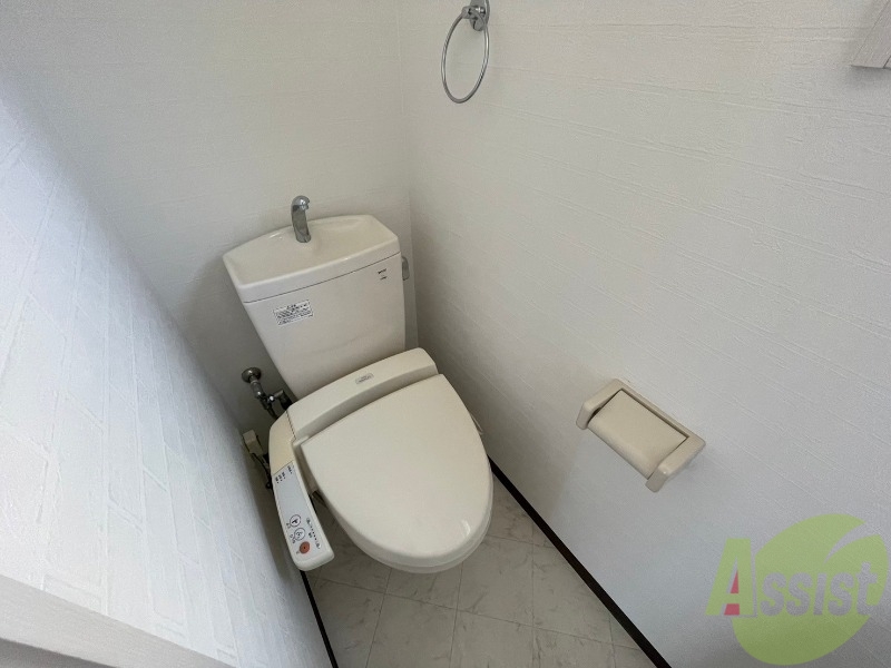 トイレ　温水洗浄便座付きのトイレは、使用しやすくうれしいですね。