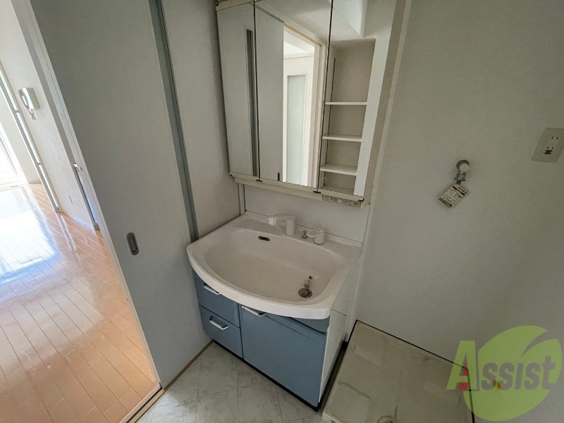 洗面設備　独立洗面台のスペースは脱衣所として利用しても問題ないですね。