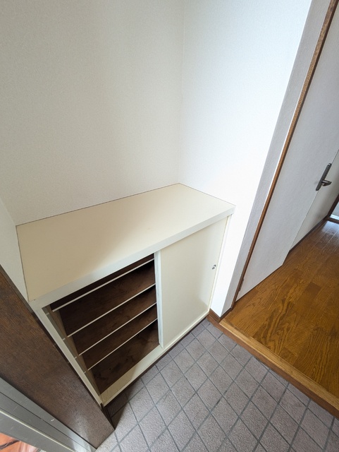玄関　下駄箱があり靴が収納できます