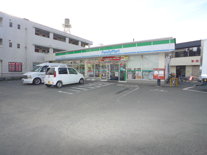 コンビニ　ファミリーマート川越旭町二丁目店（コンビニ）まで550m