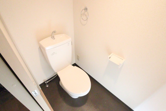 トイレ　※別室の参考写真の為、現況優先です。