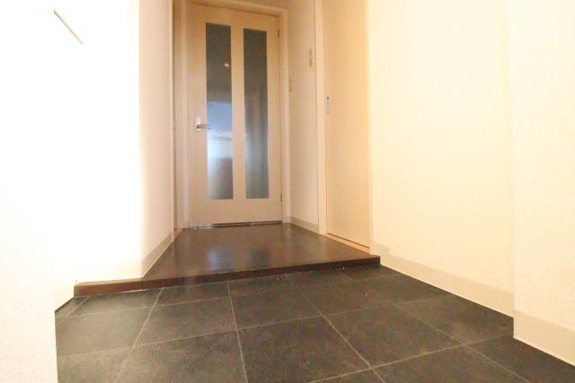 玄関　※別室の参考写真の為、現況優先です。