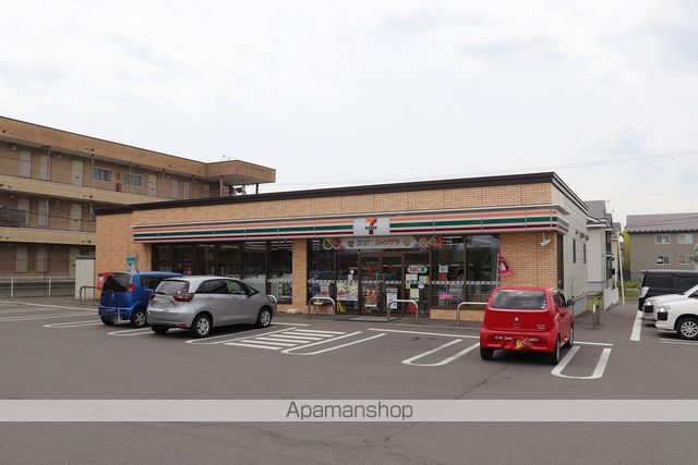 コンビニ　セブンイレブン（コンビニ）まで805m