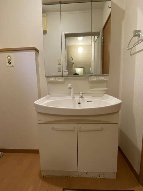 洗面設備　人気な独立洗面台です