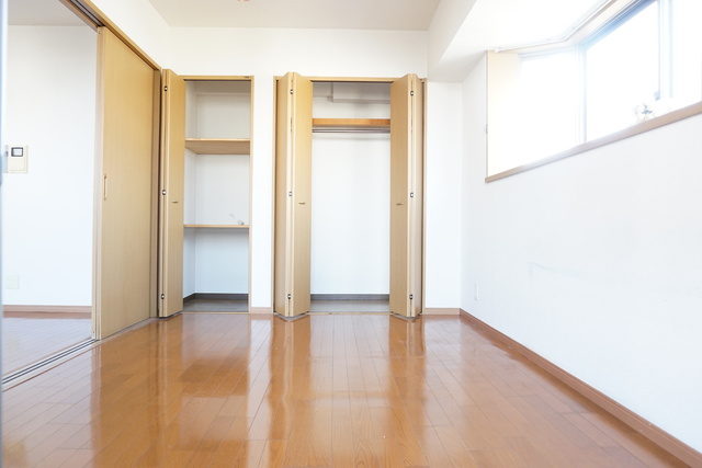 その他部屋・スペース　洋室６．９帖※クリーニング前の写真です