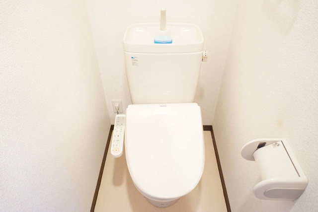 トイレ　洗浄機能付きトイレ※クリーニング前の写真です