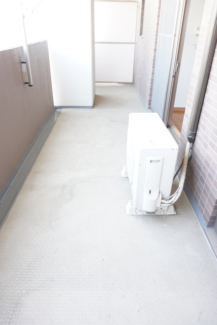 バルコニー　南東向きのバルコニー※クリーニング前の写真です