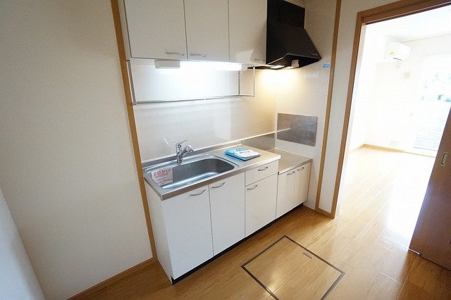 キッチン　コンパクトなキッチンで掃除もラクラク