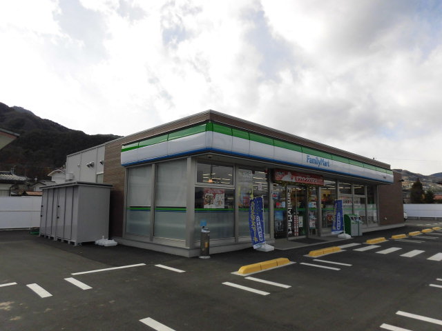 コンビニ　ファミリーマート 千曲若宮店（コンビニ）まで643m
