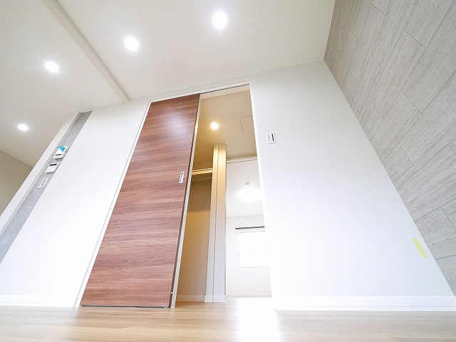 収納　ウォークインクローゼットタイプです。