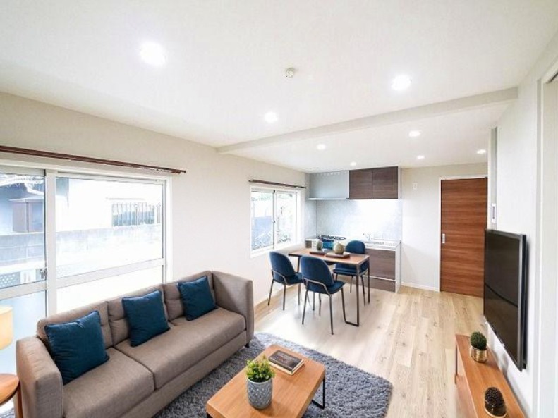 居室・リビング　CGで家具等を配置したもので家具等は含まれません