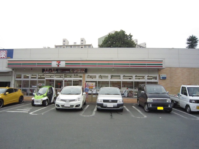 コンビニ　セブンイレブン（コンビニ）まで1300m