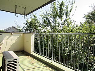 バルコニー　南向きで日当たり良好です。