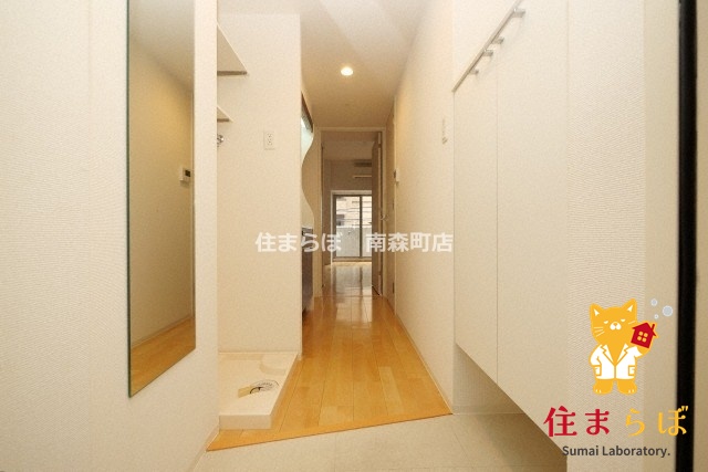 玄関　「気になったら、LINEで気軽に相談できますよ。」