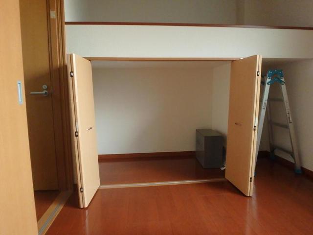 収納　豊富な収納スペース（上部収納スペース有）