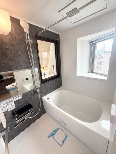 バス・シャワールーム　落ち着いた空間のお風呂です