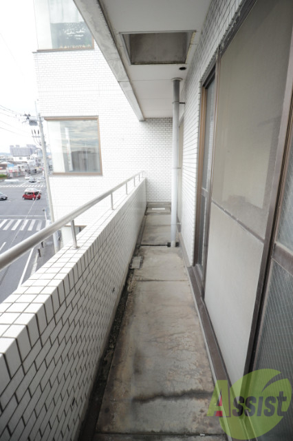 バルコニー　長めのバルコニー