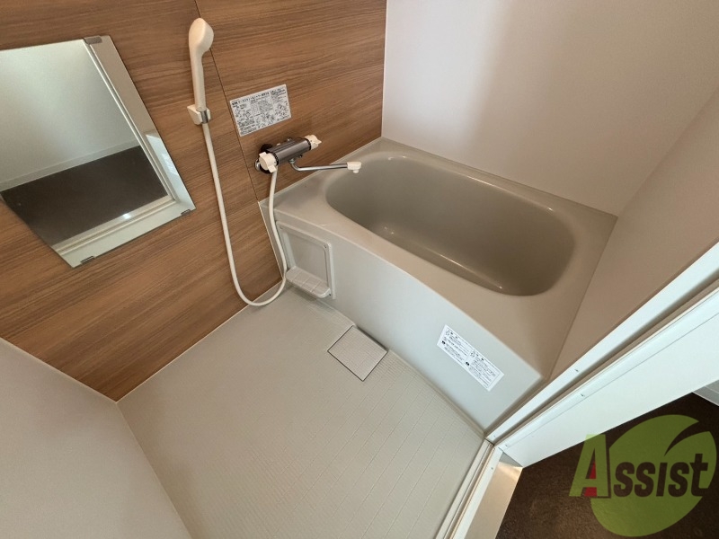 バス・シャワールーム　お風呂になります。一日の疲れを癒してくださいね。