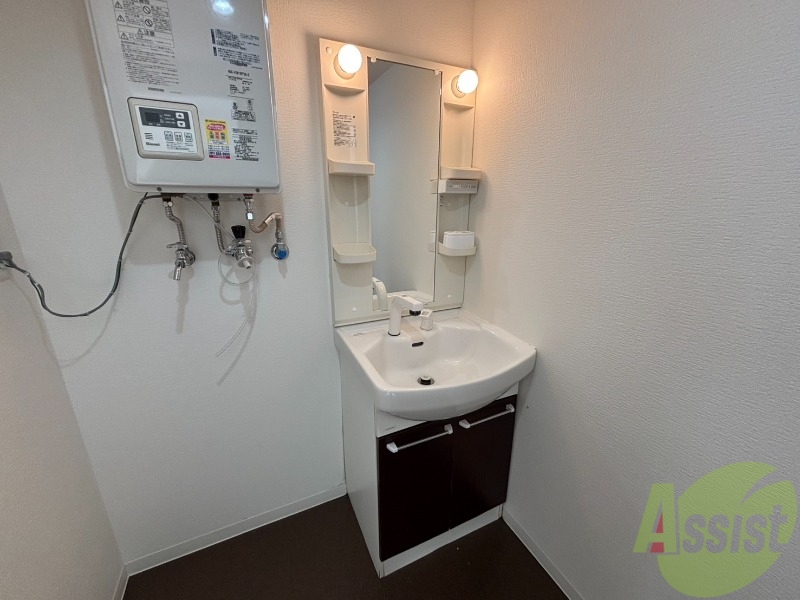 洗面設備　独立洗面台です。大きくてよいですね。シャンプーもできます！