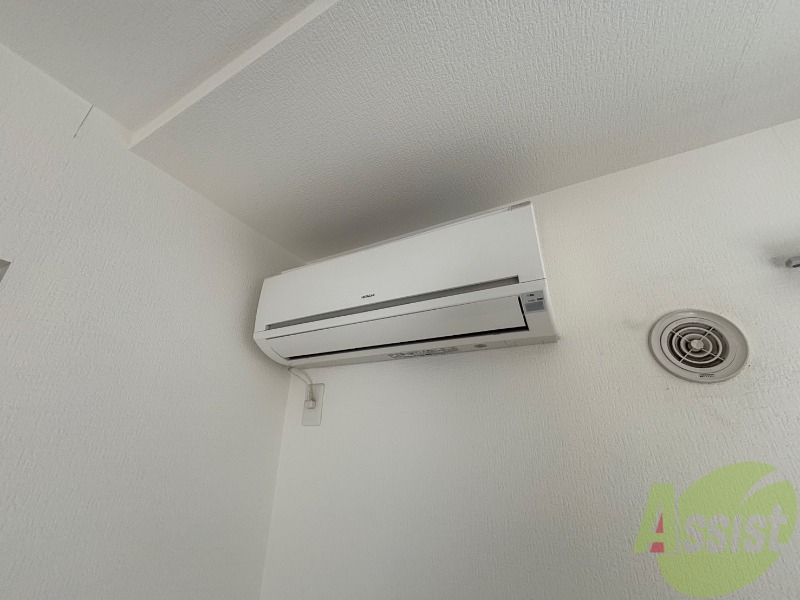 その他設備　エアコン付きで快適なリビングです！欠かせませんね。