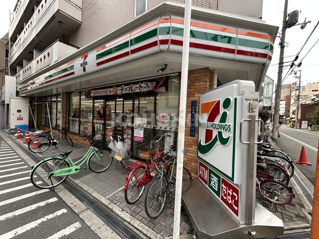 コンビニ　セブンイレブン（コンビニ）まで84m