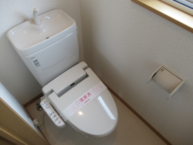 トイレ　温水洗浄便座