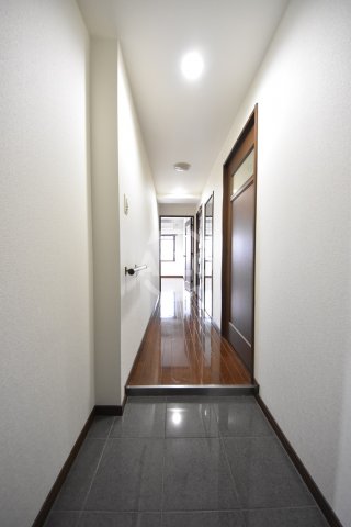 玄関　ドムス東梅田　玄関