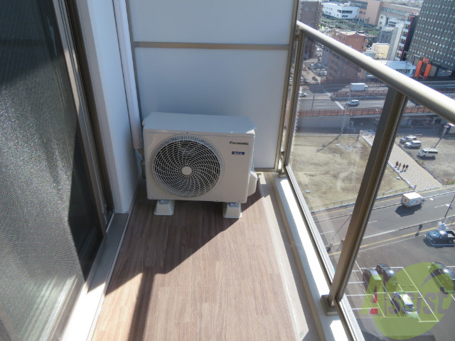 バルコニー　ベランダは日当たりも良く洗濯物もよく乾きそうですね。