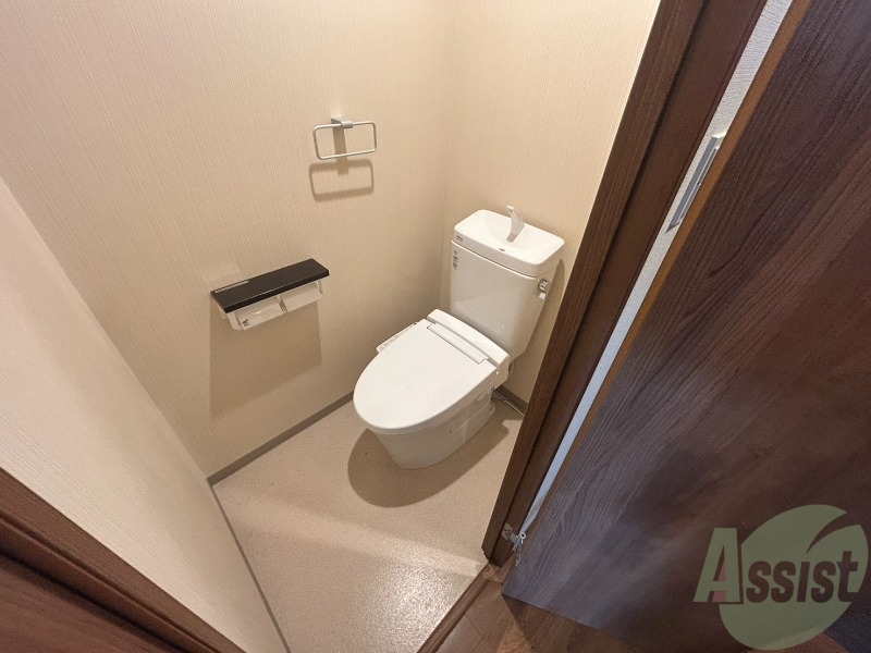 トイレ　温水洗浄便座で清潔感のあるトイレになります。