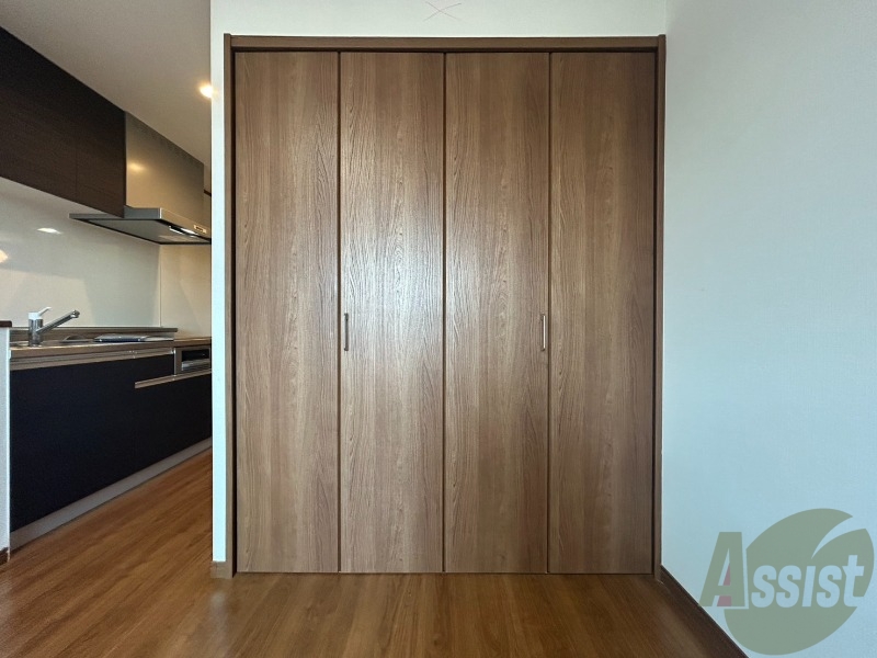 収納　丈の長いコートもかけることのできるクローゼットです。