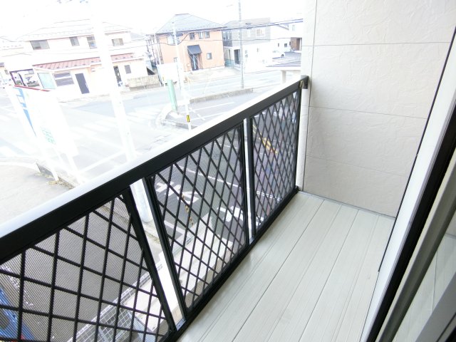 バルコニー　２階のお部屋で晴れた日には洗濯物もたくさん干せます。