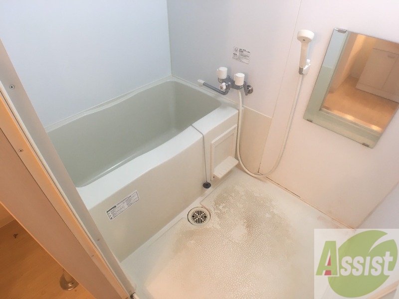 バス・シャワールーム　お風呂になります。一日の疲れを癒してくださいね。