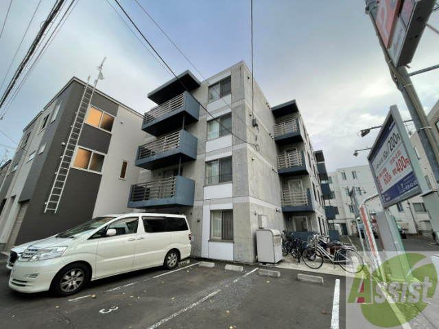 建物外観　札幌市中央区南１２条西「ＡＮＧＥＬＩＮＡ中島公園」