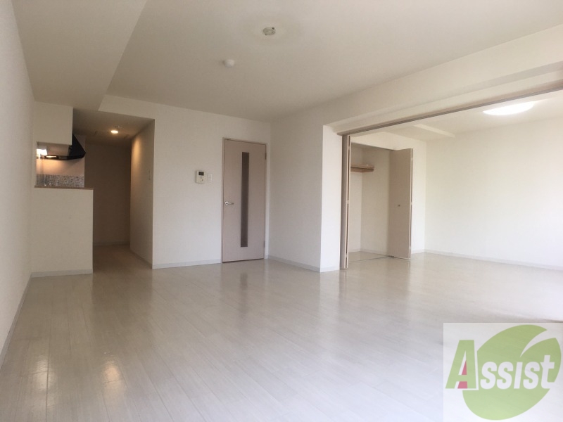 居室・リビング　広くてキレイなお部屋が広がっていて、充実した生活が送れそう。