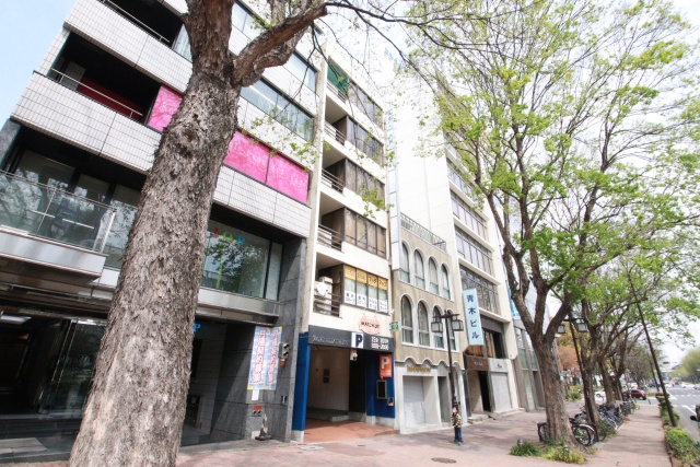 大学・短大　社会人のためのデザイン塾（大学・短大）まで300m