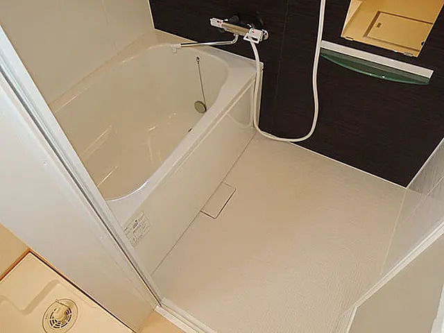 バス・シャワールーム　雨の日でも安心の浴室乾燥機付きです♪