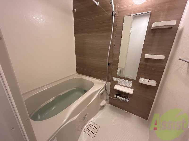 バス・シャワールーム　浴室には浴室乾燥機能が付いていて便利です。