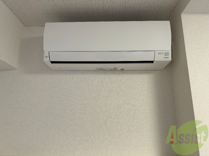 その他設備　寝室だけでなく、リビングにもエアコンは設置済みです。