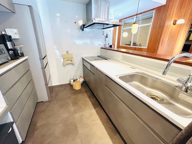 キッチン　家具・備品等は賃貸には含まれません