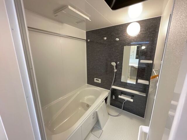 バス・シャワールーム　浴室換気乾燥機付き一坪タイプの浴槽です。