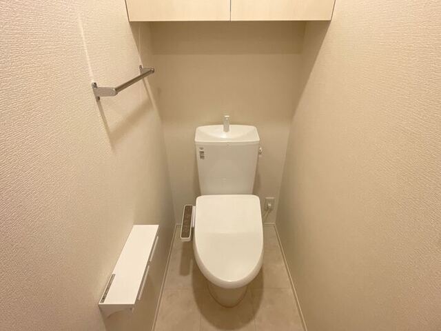 トイレ　温水洗浄便座付きトイレ