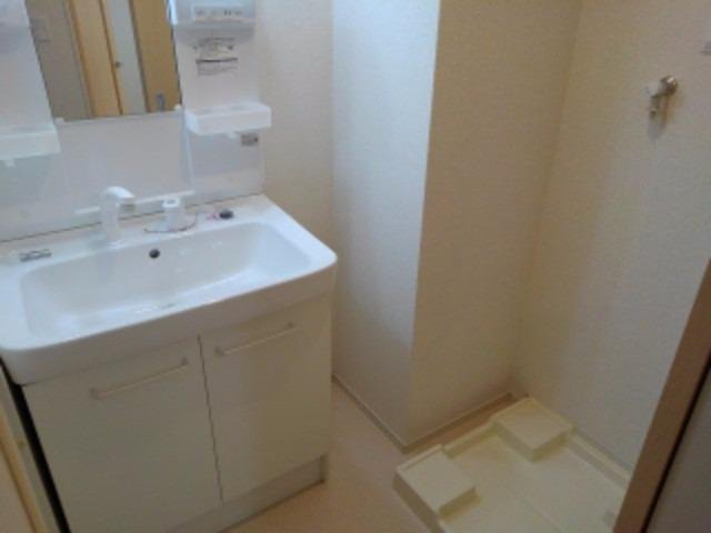 洗面設備　使いやすい洗面所です