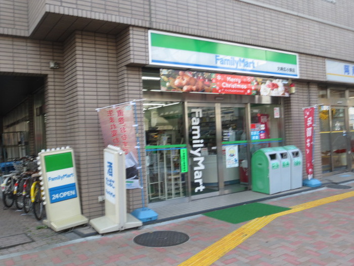 コンビニ　ファミリーマート（コンビニ）まで140m