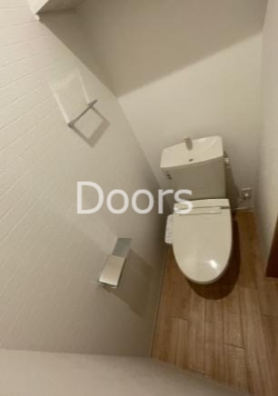 トイレ　同シリーズのお写真です