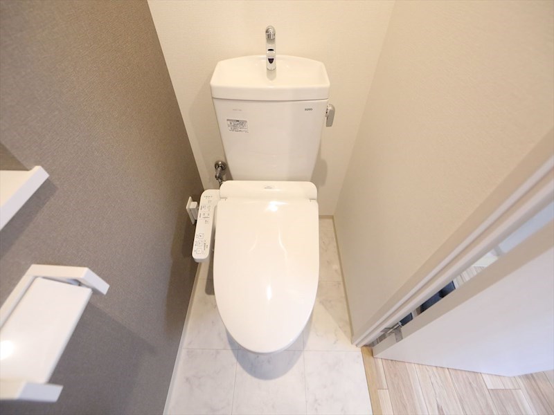 トイレ　温水洗浄暖房便座付トイレ