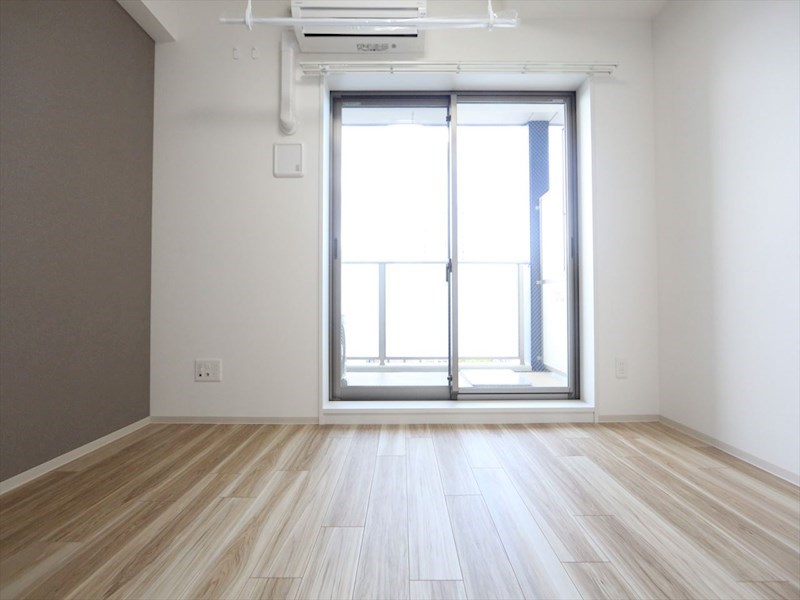 バルコニー　洋室7帖　エアコン完備　クローゼット付　バルコニー