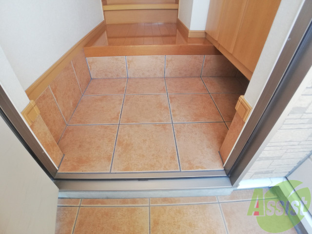 玄関　玄関です。玄関はだいぶ広い印象を受けました。