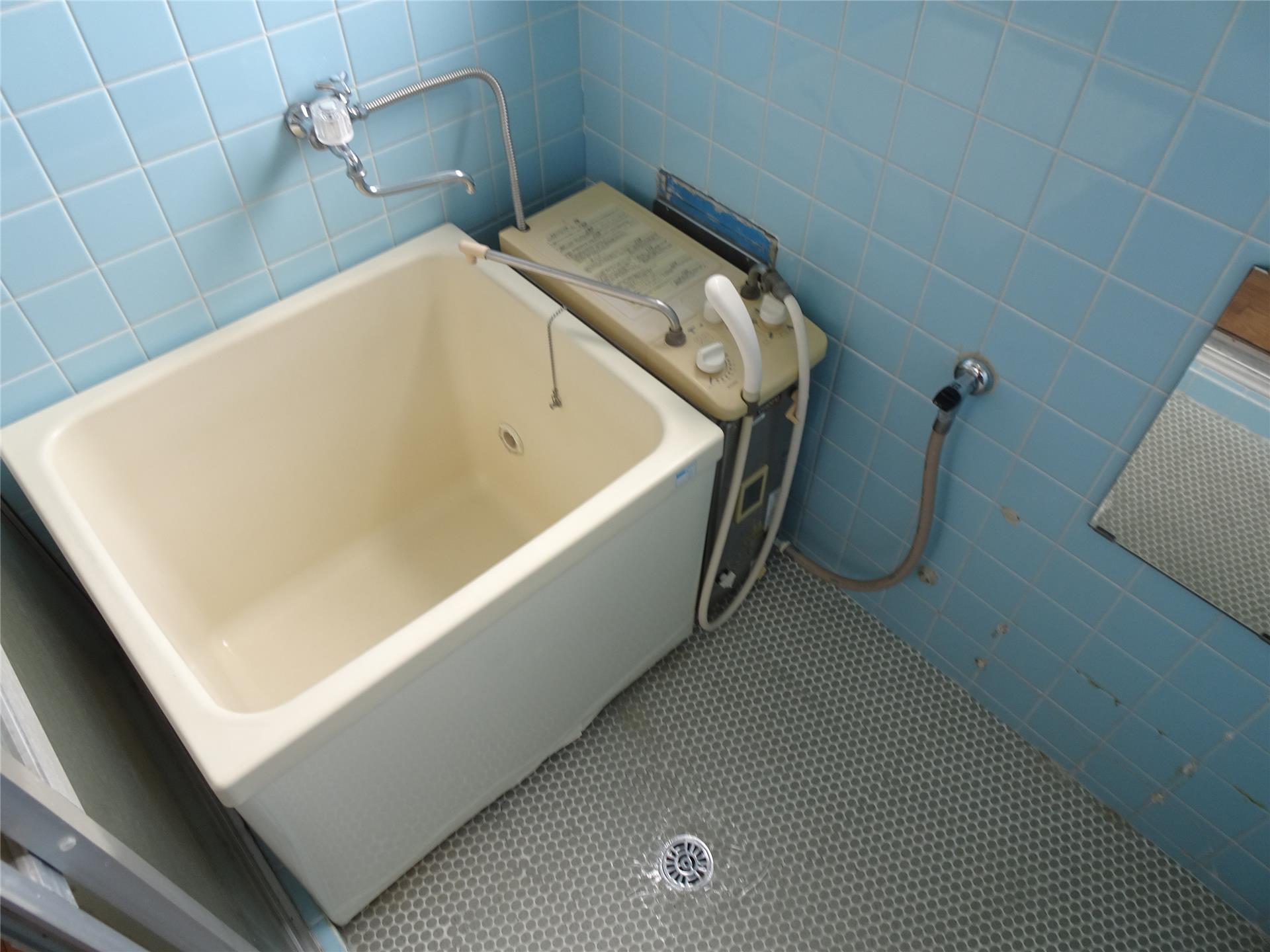 バス・シャワールーム　いつでも入浴できるシャワー付きのバスルーム♪