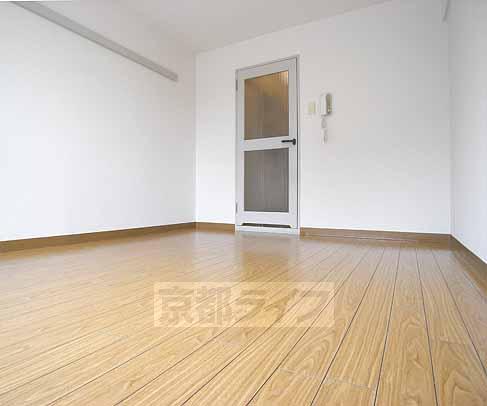 居室・リビング　広々とした室内です。